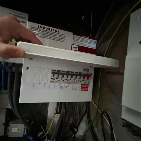 electricity gone off but fuse box not tripped|faulty circuit breaker box.